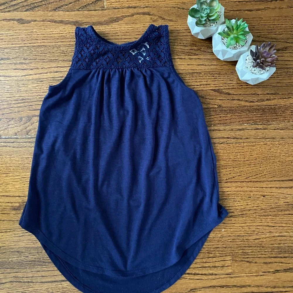 🌸2 for $15: Girl’s Navy Top with Lace - Size S(6/7)